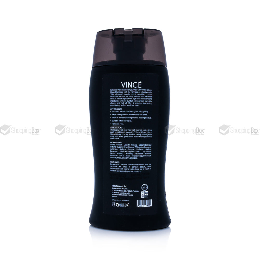 Black bottle with 'VINÜe' branding on a white background