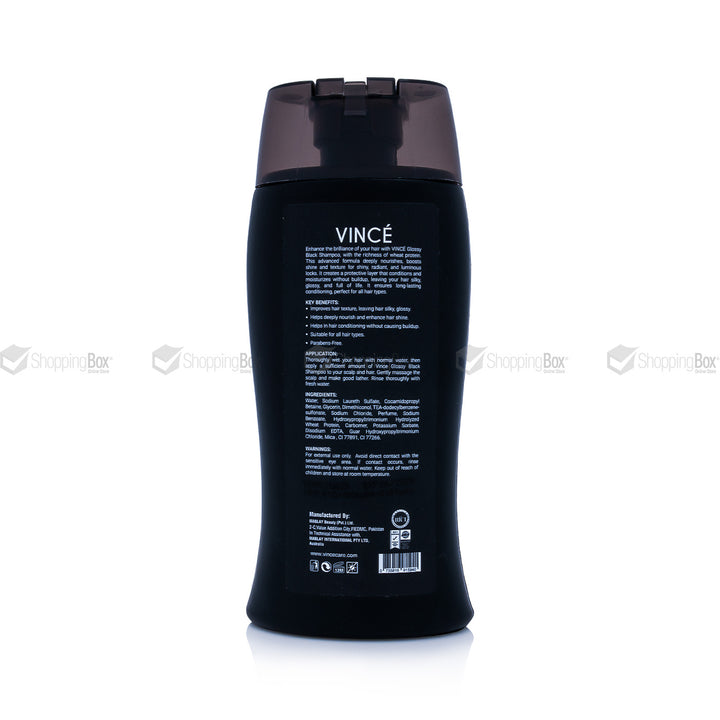Black bottle with 'VINÜe' branding on a white background